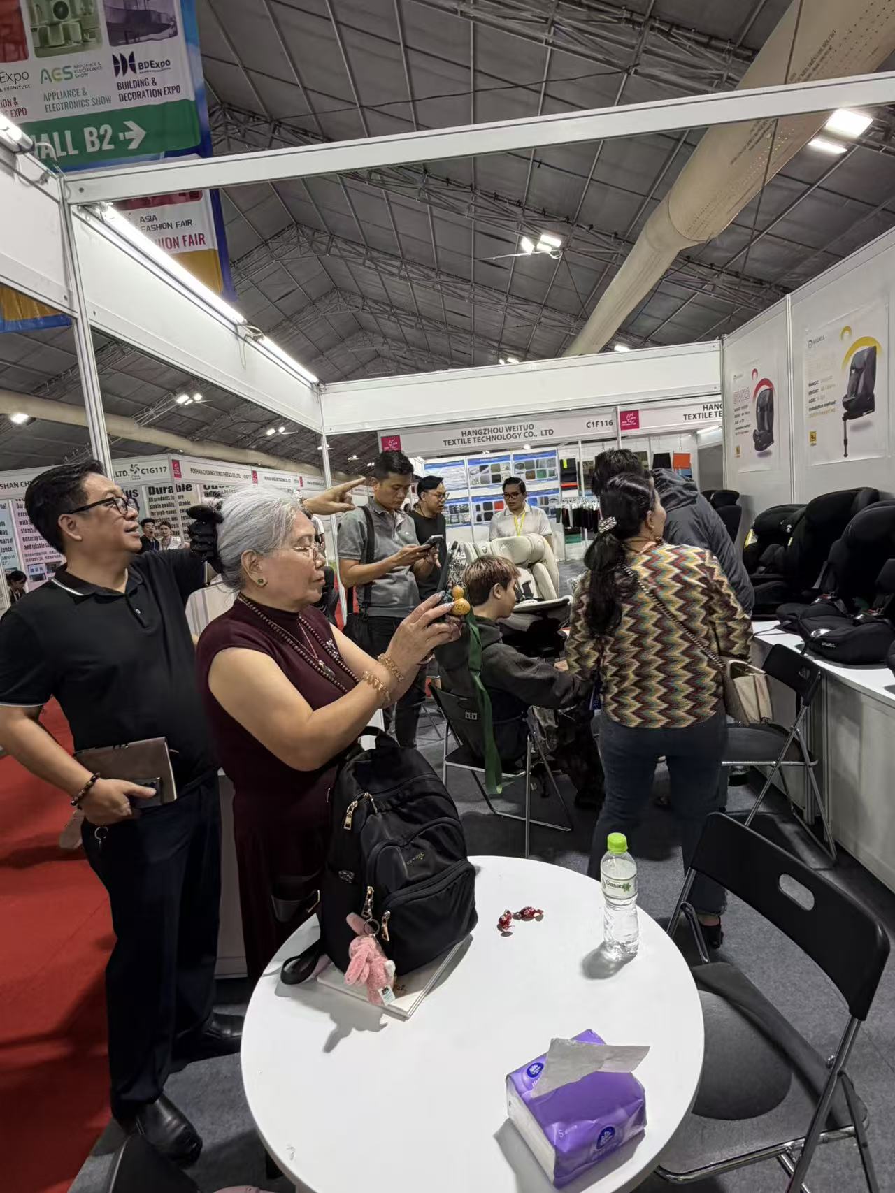 Pătrundeți profund pe piața vietnameză și profitați de oportunitățile din industrie - expoziția BEWELL din Vietnam s-a încheiat cu succes, deblocând un nou ocean albastru pentru scaunele de siguranță pentru mașini pentru copii în Vietnam